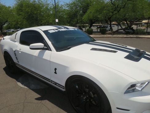 Used 2010 Ford Mustang Shelby GT500 RWD image 9