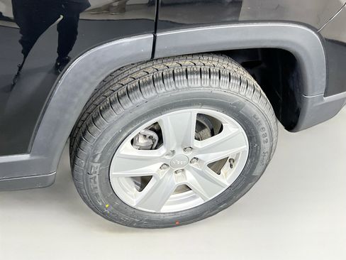 Used 2022 Jeep Compass Latitude image 28