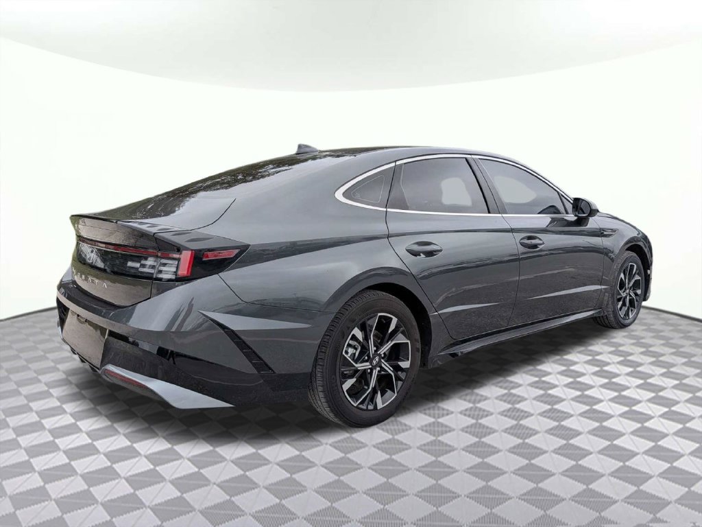 Used 2025 Hyundai Sonata SEL FWD image 3