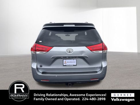 Used 2014 Toyota Sienna XLE image 8