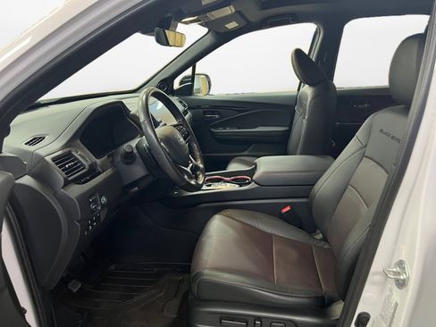 Certified 2025 Honda Ridgeline Black Edition image 9