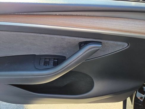 Used 2023 Tesla Model Y Long Range AWD/4WD image 23