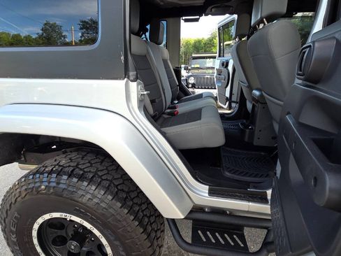Used 2010 Jeep Wrangler Unlimited Sahara w/ Dual Top Group AWD/4WD image 47