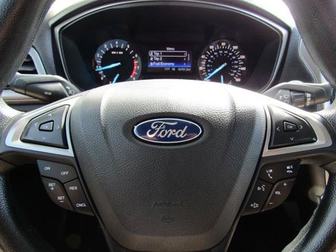 Certified 2017 Ford Fusion SE FWD image 18