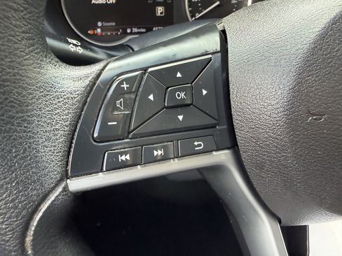 Used 2018 Nissan Kicks SV FWD image 29