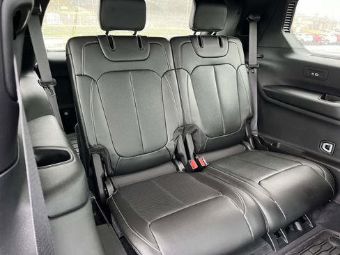 Used 2025 Jeep Grand Cherokee L Limited w/ Luxury Tech Group II image 19