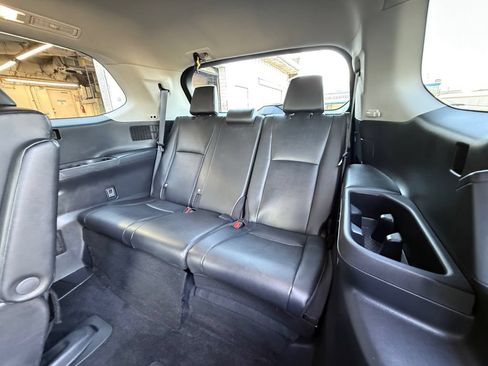 Used 2025 Toyota Grand Highlander AWD image 23