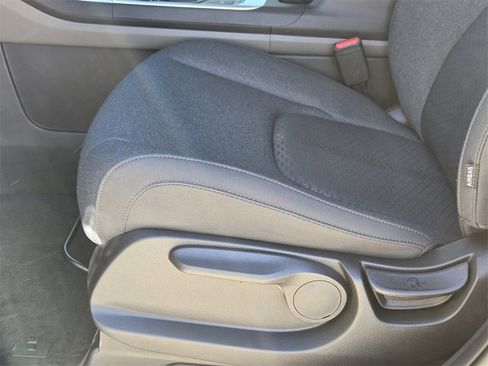 New 2026 Kia Carnival LX image 17