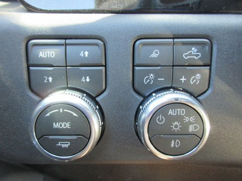 New 2026 GMC Sierra 2500 SLT w/ SLT Convenience Package AWD/4WD image 17