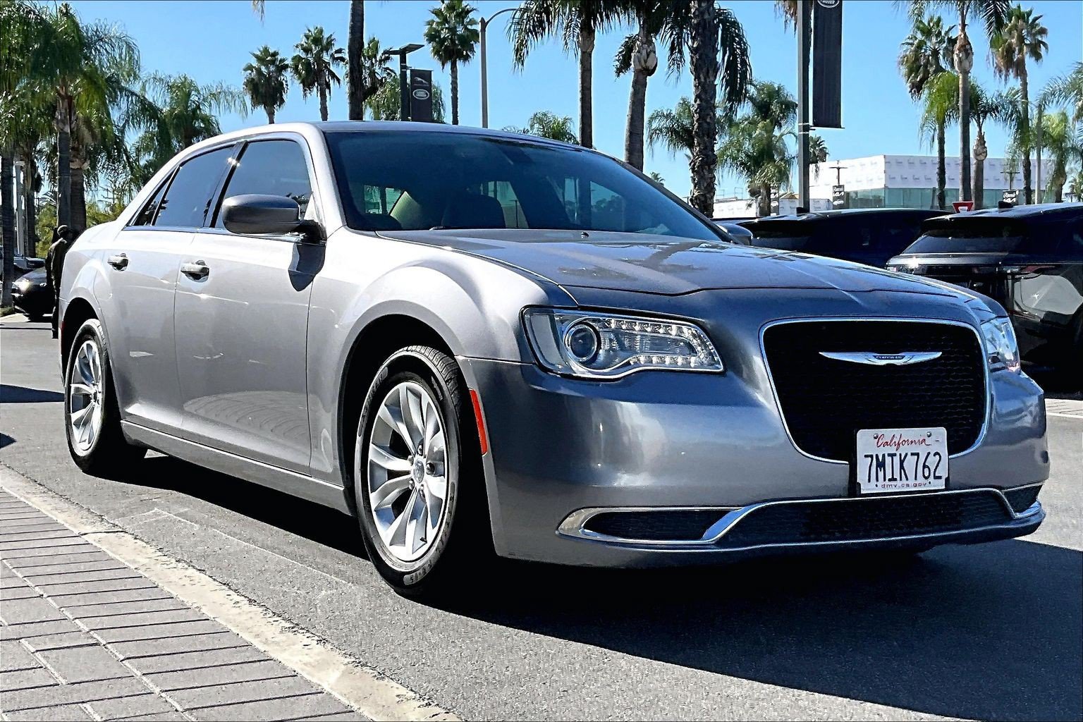 Used 2016 Chrysler 300 Limited RWD image 2