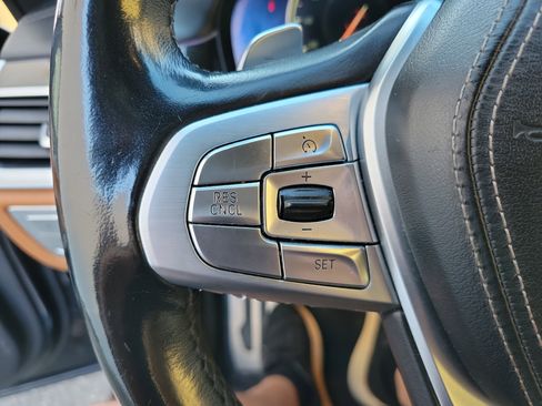 Used 2017 BMW 750i xDrive image 28