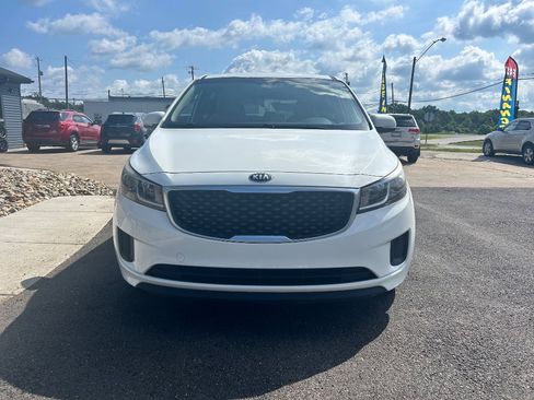 Used 2016 Kia Sedona LX w/ LX Convenience Package FWD image 2
