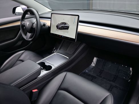 Used 2023 Tesla Model 3 Standard Range image 15