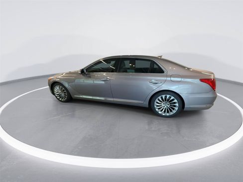 Used 2019 Genesis G90 3.3T Premium RWD image 4