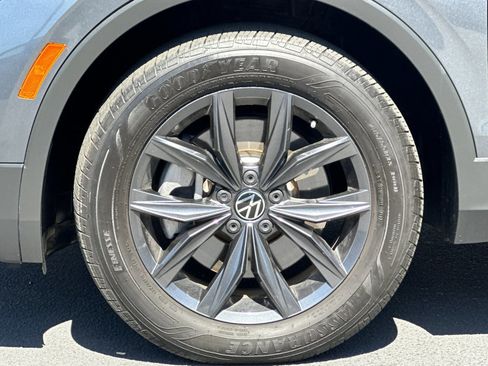 Used 2023 Volkswagen Tiguan SE image 33