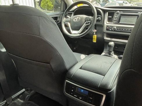 Used 2015 Toyota Highlander LE FWD image 13