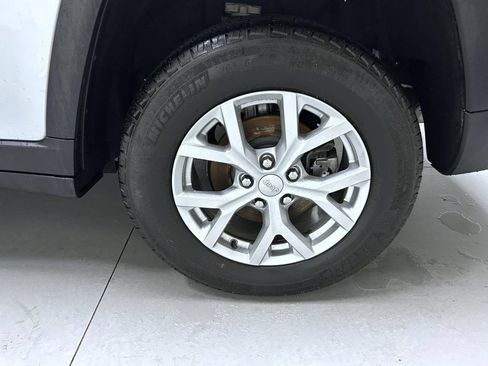 Used 2023 Jeep Grand Cherokee Limited AWD/4WD image 22
