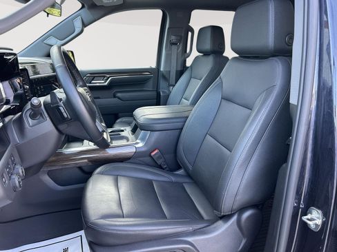 Used 2024 Chevrolet Silverado 1500 LT Trail Boss w/ Convenience Package II image 9