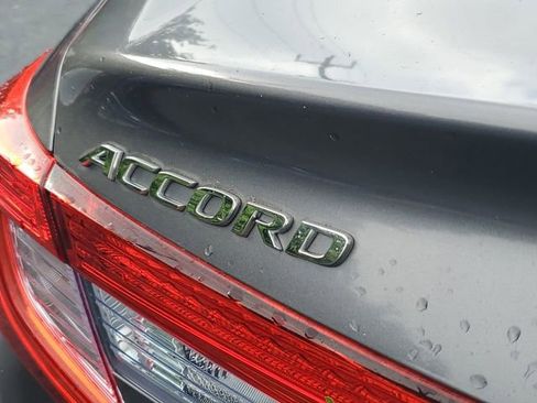 Used 2018 Honda Accord Touring image 8