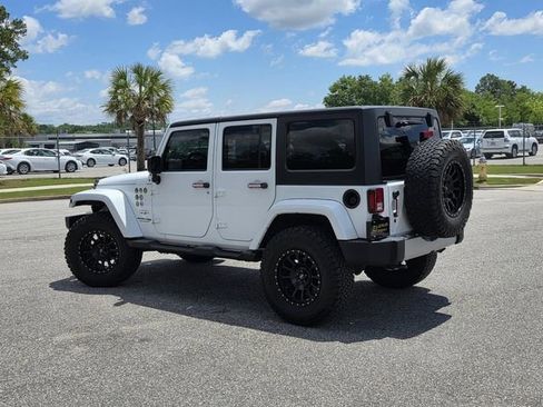 Used 2018 Jeep Wrangler Unlimited Sahara AWD/4WD image 4