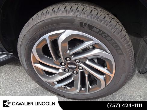 Used 2026 Lincoln Navigator L Premier AWD/4WD image 11