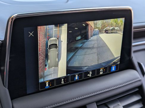 Used 2023 Chevrolet Tahoe Z71 w/ Luxury Package image 29