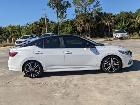 Used 2021 Nissan Sentra SR w/ SR Premium Package image 10