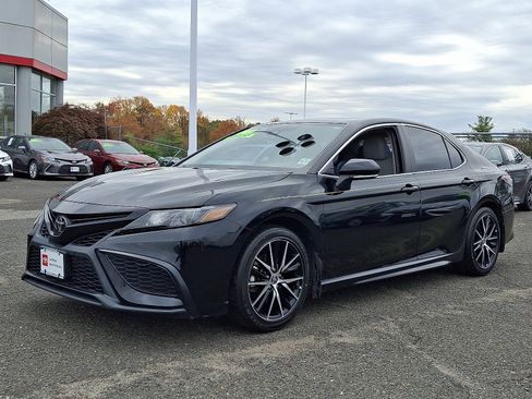 Certified 2023 Toyota Camry SE image 3