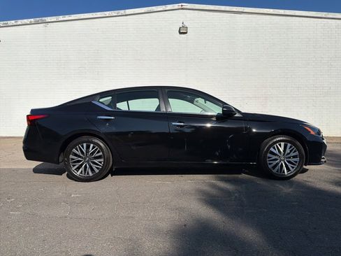 Used 2025 Nissan Altima 2.5 SV FWD image 1