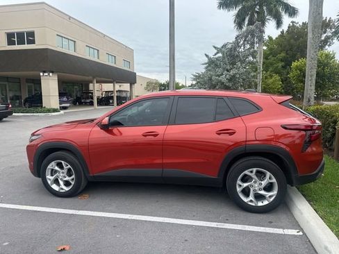 Used 2024 Chevrolet Trax LS w/ LS Convenience Package image 5