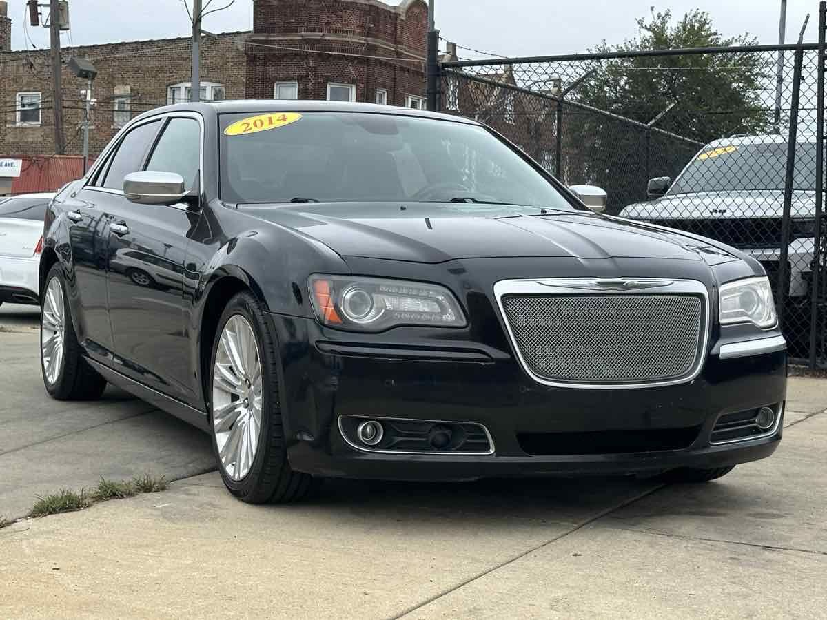 Used 2014 Chrysler 300 C w/ Harman/Kardon Audio Group RWD image 3