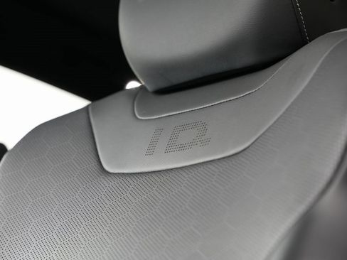 Used 2023 Volkswagen ID.4 Pro S Plus image 21