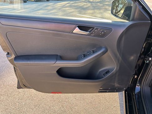 Used 2015 Volkswagen Jetta S image 17