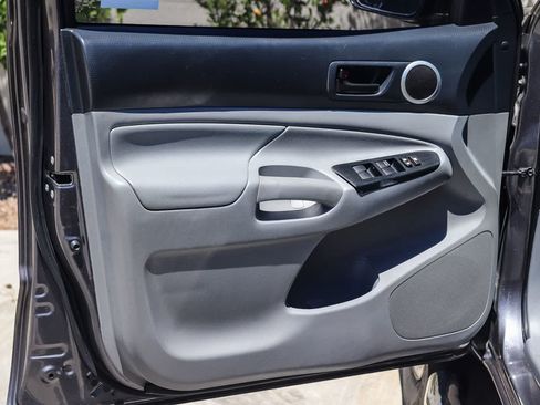 Used 2015 Toyota Tacoma PreRunner w/ SR5 Package RWD image 19
