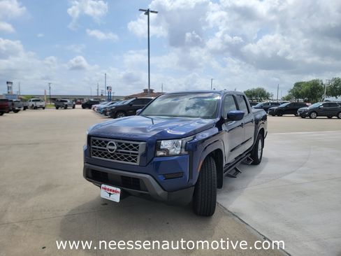 Used 2022 Nissan Frontier SV RWD image 3