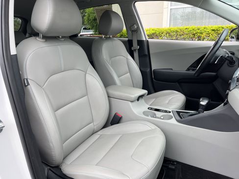 Used 2022 Kia Niro EX Premium FWD image 22