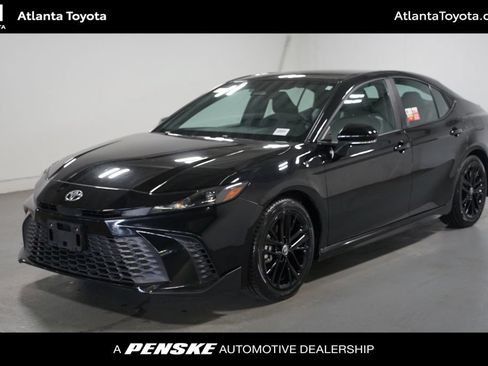 Certified 2025 Toyota Camry SE FWD image 1