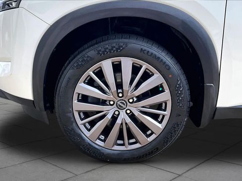 Used 2023 Nissan Pathfinder SL w/ SL Premium Package FWD image 10