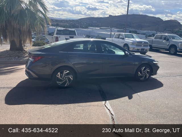 Used 2025 Hyundai Elantra SEL FWD image 1