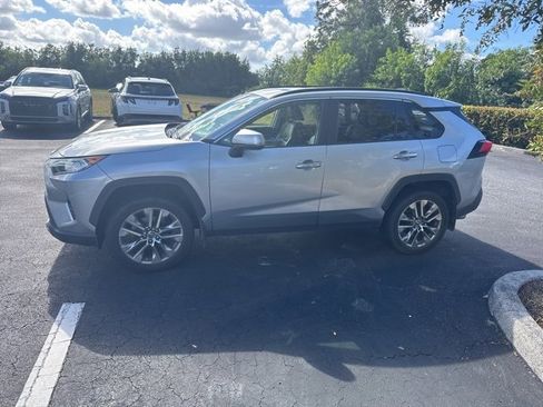 Used 2019 Toyota RAV4 Limited image 1