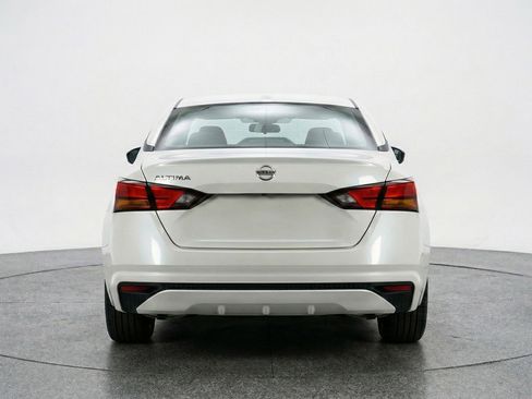 Used 2025 Nissan Altima 2.5 SV FWD image 7