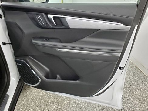 Used 2025 Buick Enclave Preferred image 18