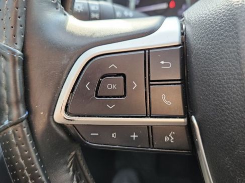 Used 2022 Toyota Highlander XLE image 12