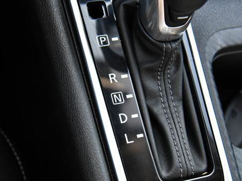 Used 2025 Nissan Sentra SV FWD image 23