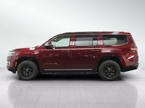 Used 2022 Jeep Wagoneer Series III w/ Premium Group I AWD/4WD image 2