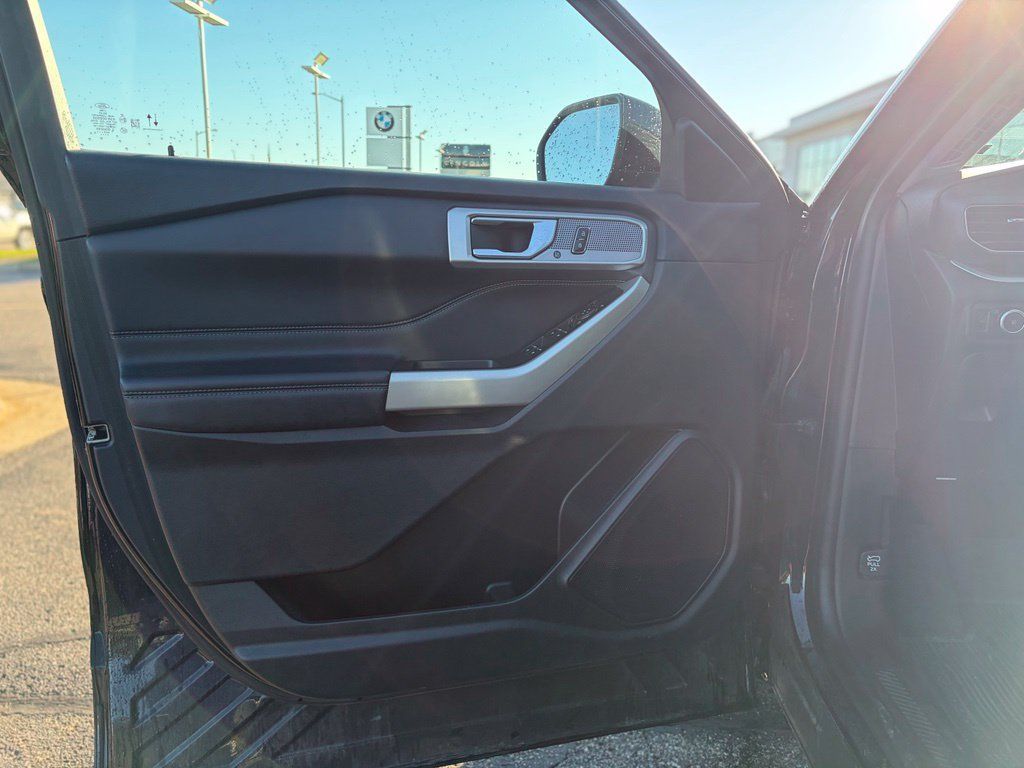 Used 2023 Ford Explorer XLT w/ Equipment Group 202A AWD/4WD image 19