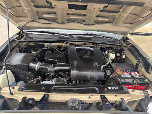 Used 2019 Toyota Tacoma TRD Sport w/ Technology Package AWD/4WD image 25