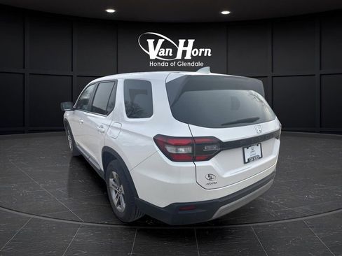 Used 2025 Honda Pilot EX-L image 3