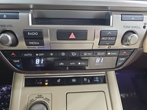 Used 2017 Lexus ES 350 w/ Luxury Package image 22