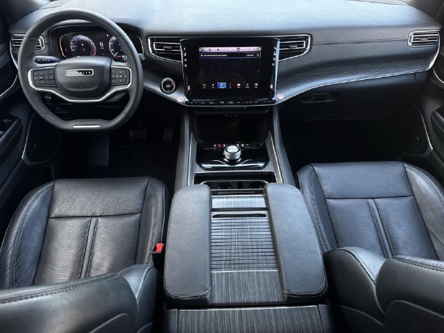 Used 2024 Jeep Wagoneer L Series II w/ Flexible Seating Group RWD image 11